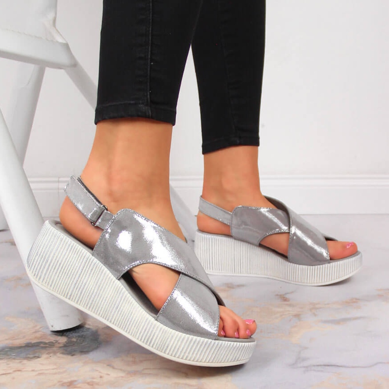 Sandale de damă din piele pe pană argintie Dolce Pietro 2