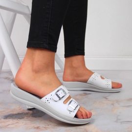 Papuci sanitari albi Inblu pentru femei 2 Papuci sanitari albi Inblu pentru femei 2