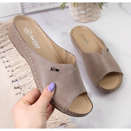 Papuci de damă din piele pe pană Helios 105 bej 1