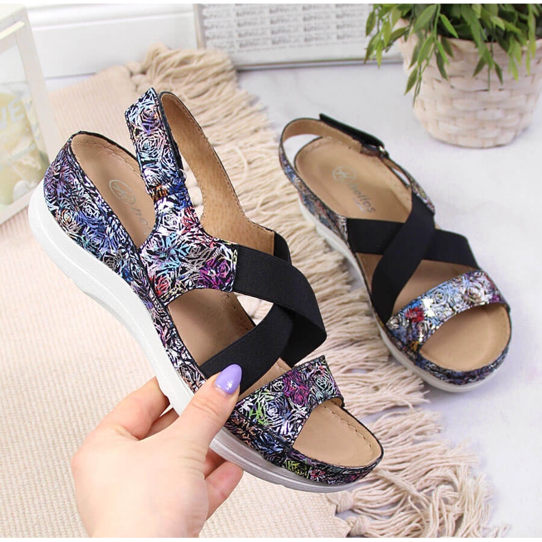 Sandale de damă din piele pe cauciuc confortabil Helios 100 negru multicolor 1