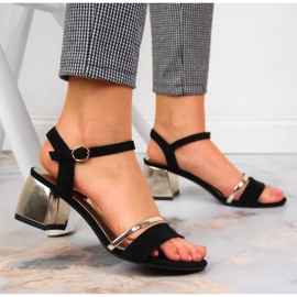 Sandale negre și aurii pe post de Sergio Leone negru de aur 2