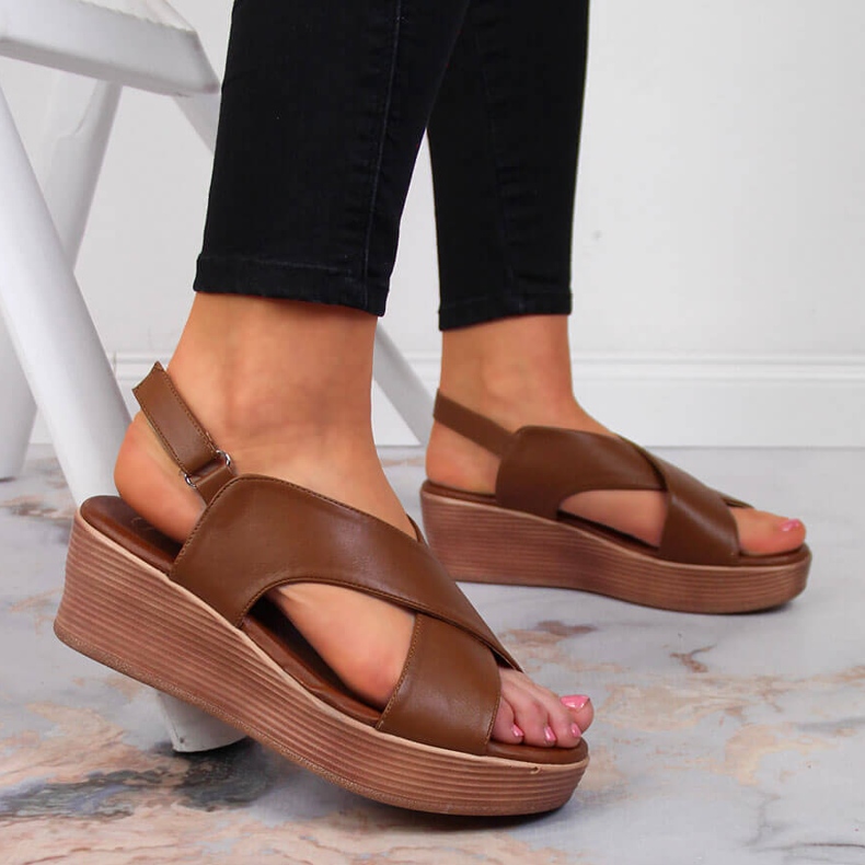 Sandale maro de damă Filippo maro cu pană 2 Sandale maro de damă Filippo maro cu pană 2