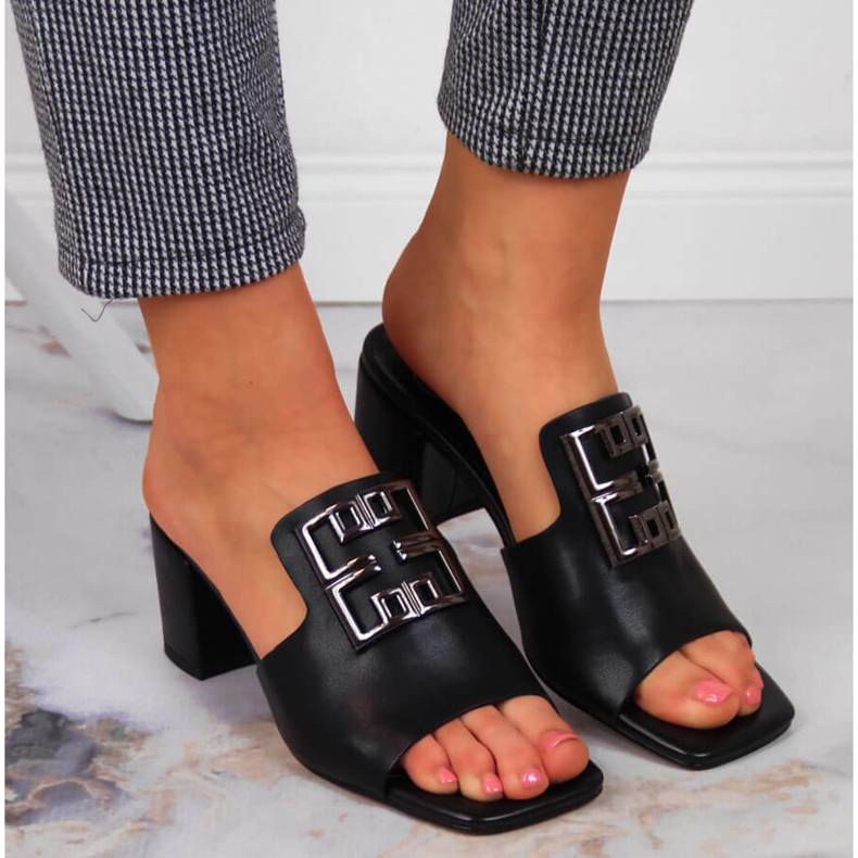 Papuci de damă din piele pe stâlpul negru Filippo 1