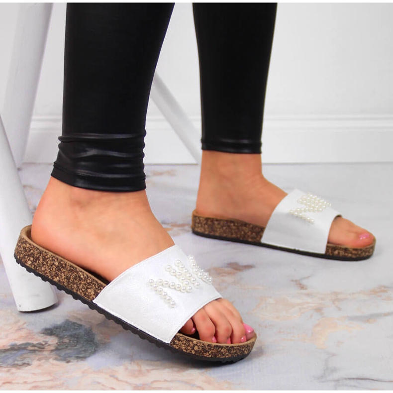 Papuci albi dama cu perle eVento 2