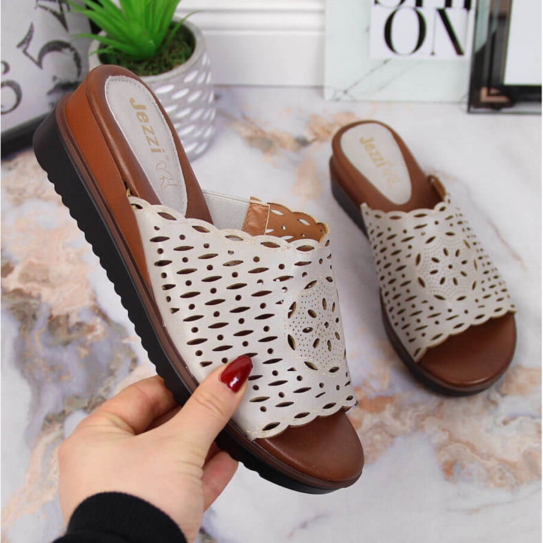 Papuci gri de damă pe pană ajurata Jezzi 2