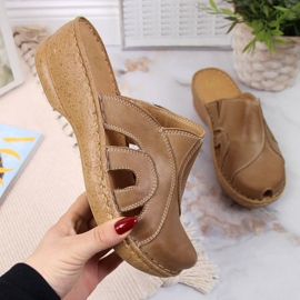 Papuci din piele bej cu pană Łukbut 650 1 Papuci din piele bej cu pană Łukbut 650 1