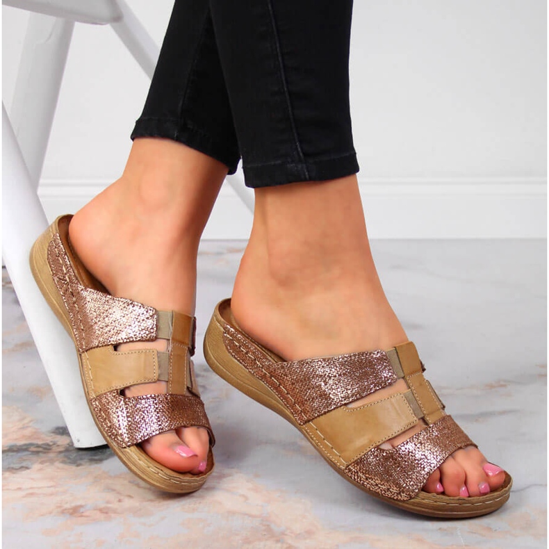 Papuci elastic din piele bej și auriu Łukbut 1103 de aur 1