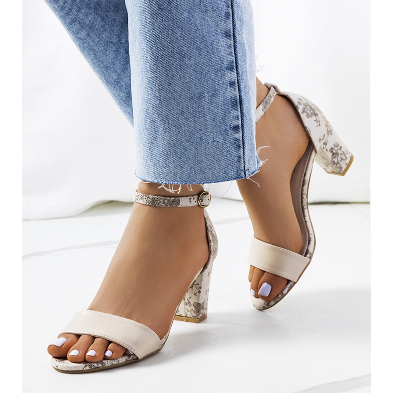 Sandale bej pe un stâlp Ragland 1