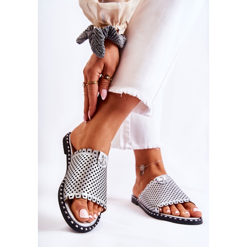 Vinceza Papuci de damă ajurat cu ornament terry argintiu 2