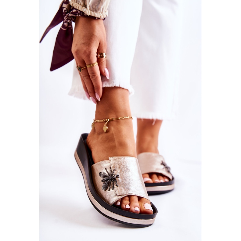 Vinceza Papuci de damă la modă, cu decorațiuni Golden Holle de aur 2 Vinceza Papuci de damă la modă, cu decorațiuni Golden Holle de aur 2