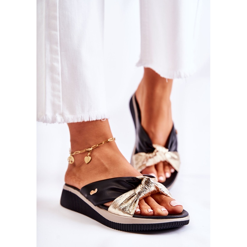 PE1 Papuci confortabili din piele pentru femei Neyla, negru și auriu 1