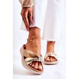 PE1 Papuci de femei confortabili din piele, bej și auriu Neyla de aur 1