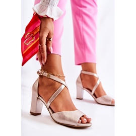 Sergio Leone Sandale de damă de aur pe un bar 1