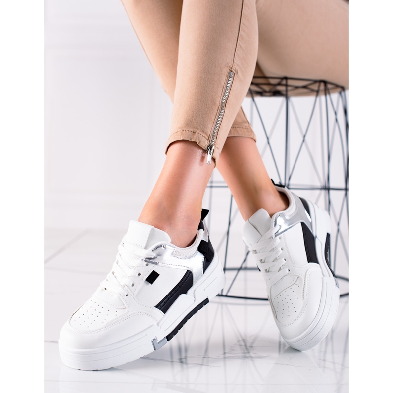 TRENDI Adidași albi pe platformă 1