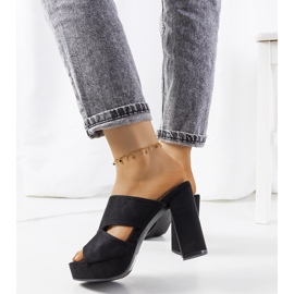 Papuci negri pe stâlpul Horn negru 2