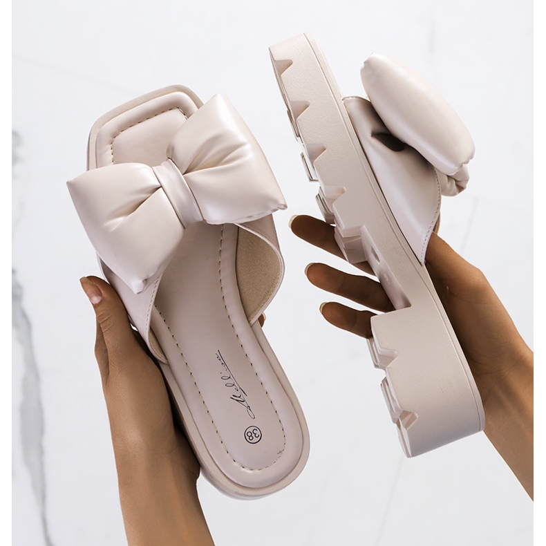 Papuci bej pe talpa tractorului Platt 1