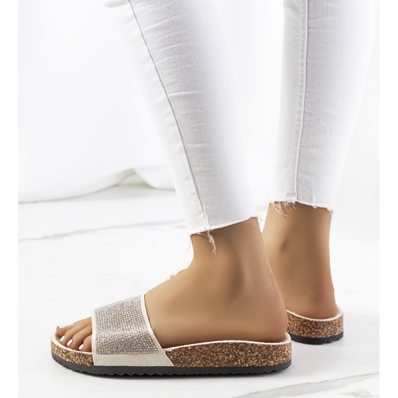 Papuci bej pe talpa de plută a lui Jorja 1