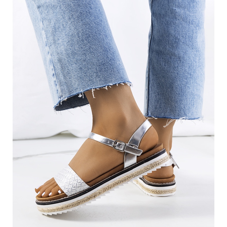 Sandale argintii pe o platformă Acton ornamentată 1