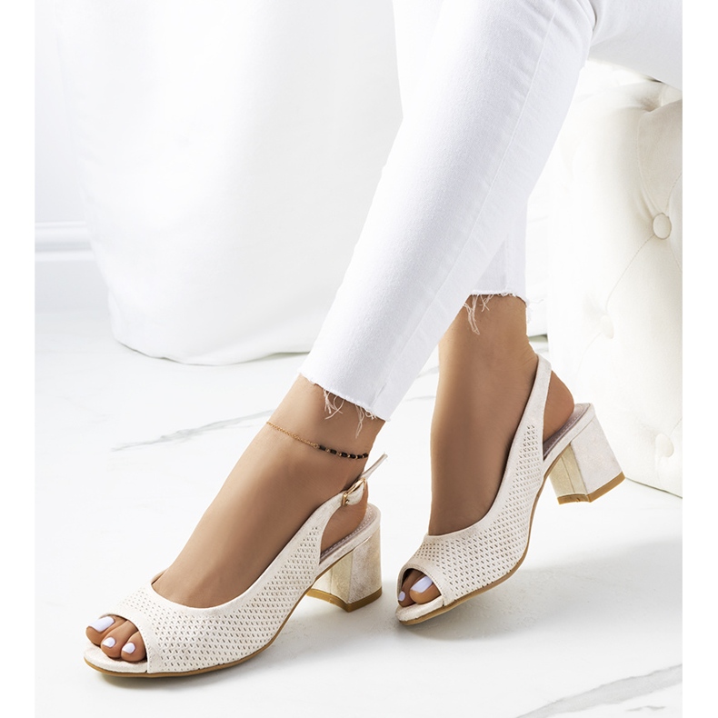 Sandale aurii ajurate pe un stâlp Malone de aur 1