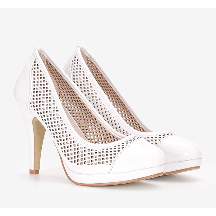 Pompe albe pe un toc Friar 1