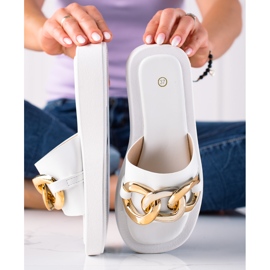 SHELOVET Papuci la modă cu lanț alb 1 SHELOVET Papuci la modă cu lanț alb 1