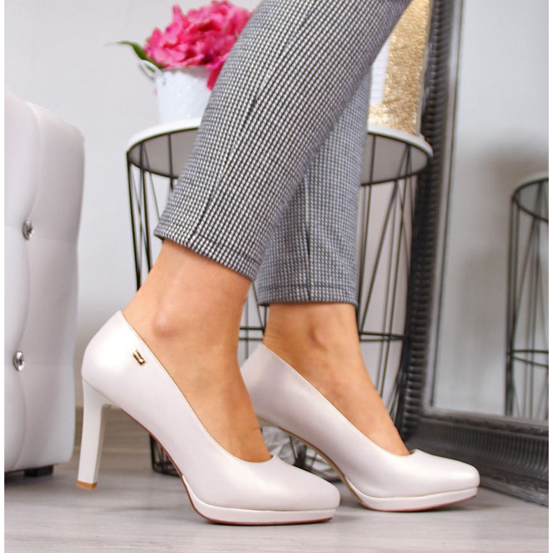 Pompe pe platforma Sergio Leone bej perlat 2