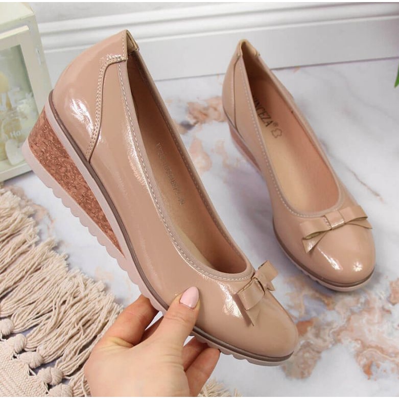 Pompe cu pană lacuite bej W Vinceza 1