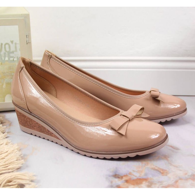 Pompe cu pană lacuite bej W Vinceza 2