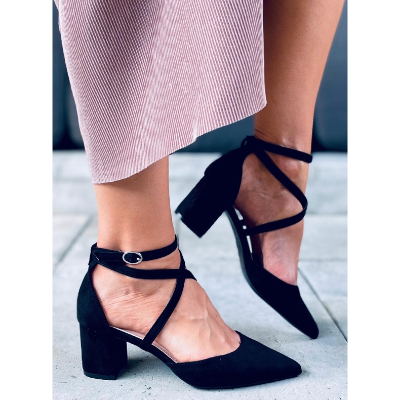 Tocuri înalte Sandra Black negru 2