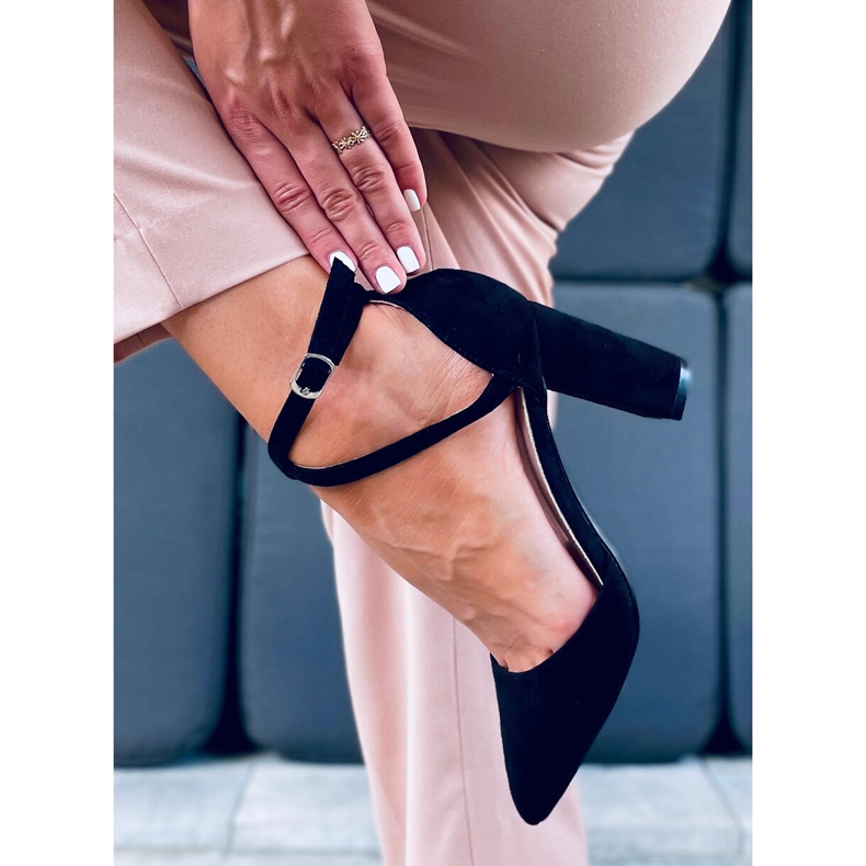 Pompe pe postul lui Lizzie Black negru 1