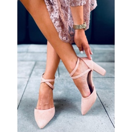 Pompe pe postul lui Lizzie Pink roz 1