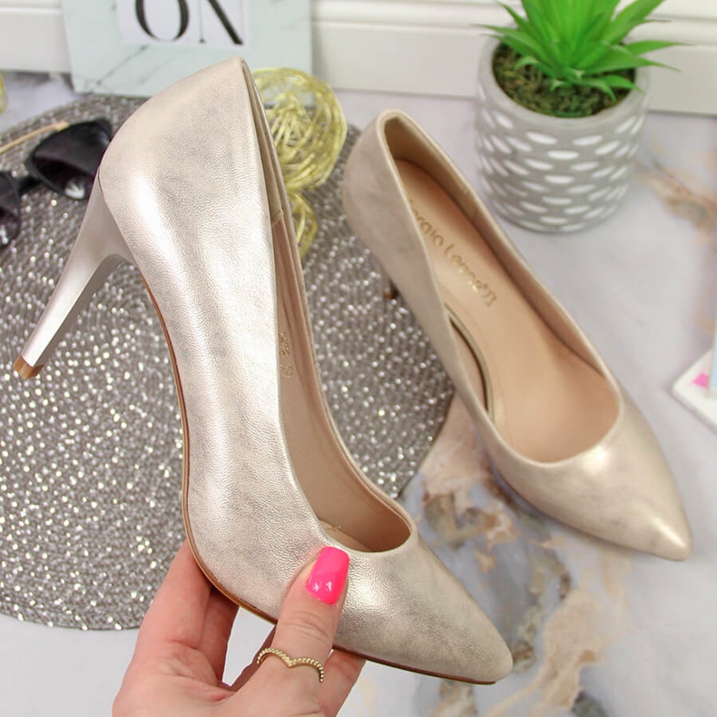 Pompe pe un stiletto Sergio Leone auriu de aur 1