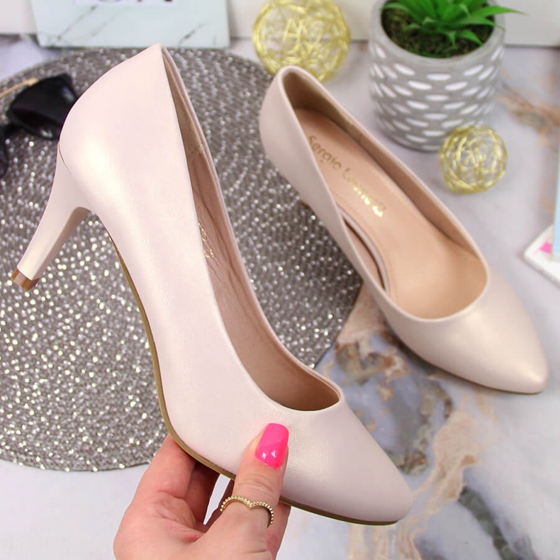 Pumps pe un bej perlat Sergio Leone de aur 1