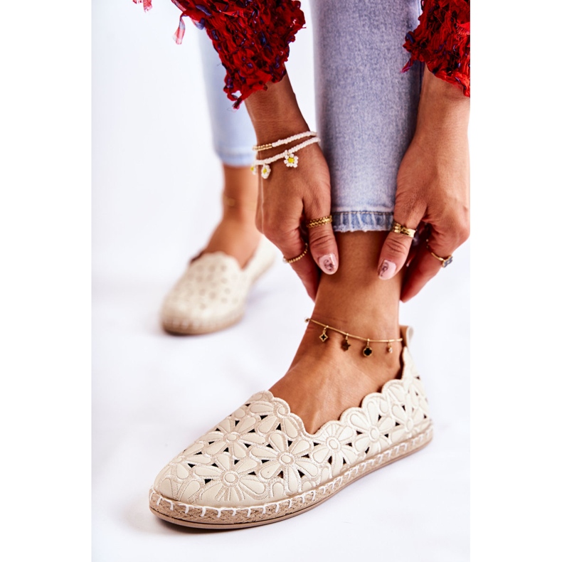 Balerini Slip-On De Damă Cu Flori Bej 1 Balerini Slip-On De Damă Cu Flori Bej 1