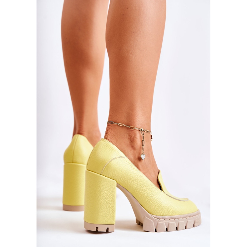 PA2 Pompe la modă pe o platformă galbenă masivă Margott 2