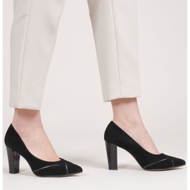 Marco Shoes Pompele din piele de căprioară neagră cu model negru 1