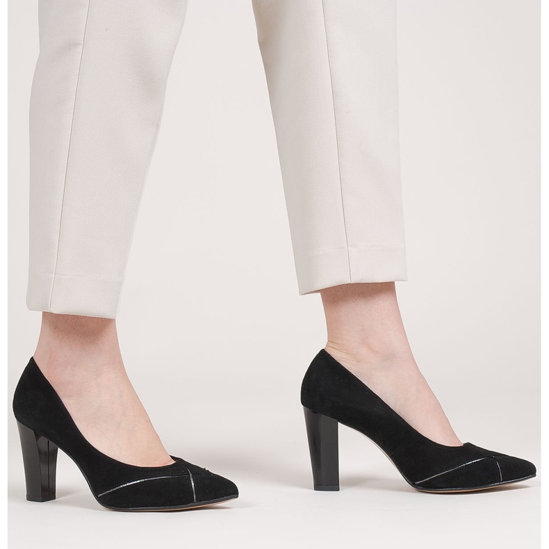 Marco Shoes Pompele din piele de căprioară neagră cu model negru 1