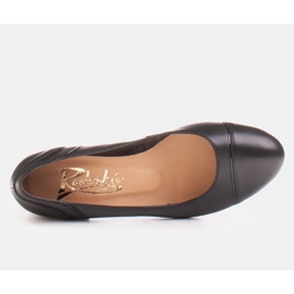 Radoskór Pompele clasice negre pentru femei pentru un picior mai lat negru 1 Radoskór Pompele clasice negre pentru femei pentru un picior mai lat negru 1