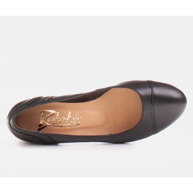 Radoskór Pompele clasice negre pentru femei pentru un picior mai lat negru 1 Radoskór Pompele clasice negre pentru femei pentru un picior mai lat negru 1