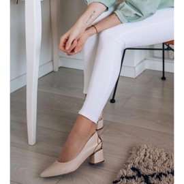 Marco Shoes Pompe din piele bej cu model floral 1