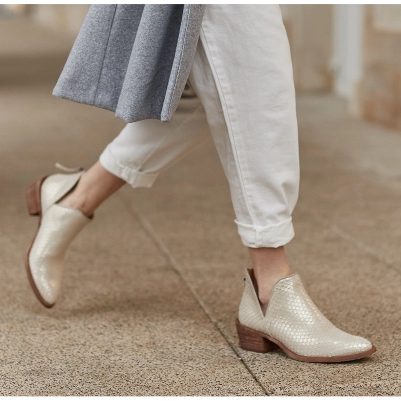 Marco Shoes Cizme din piele naturală din piele de căprioară cu croială în V de aur 1