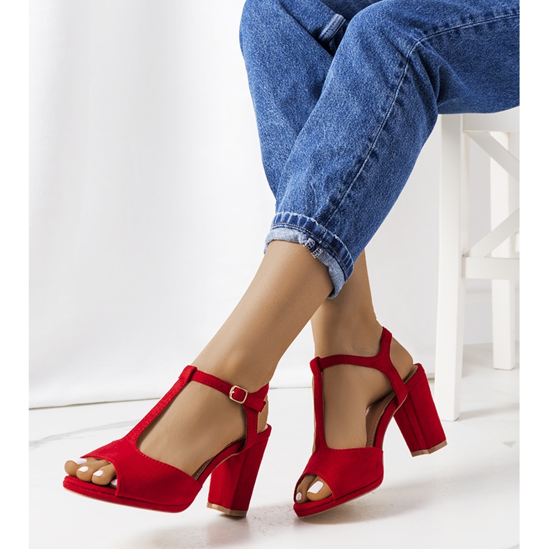 Pompe roșii pe postul Harvey roșu 1