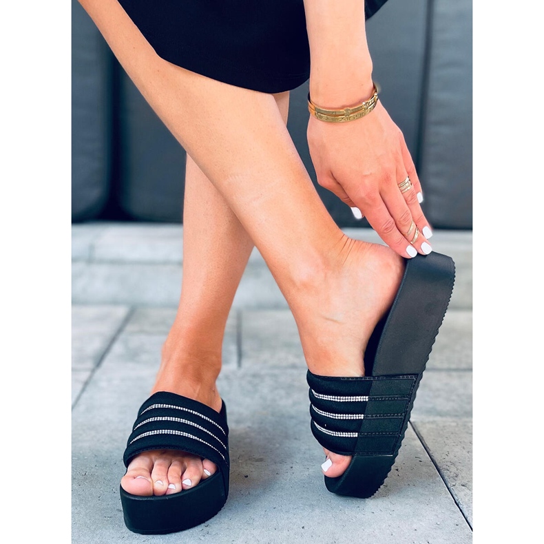 Șlapi cu talpă înaltă Leah Black negru 1