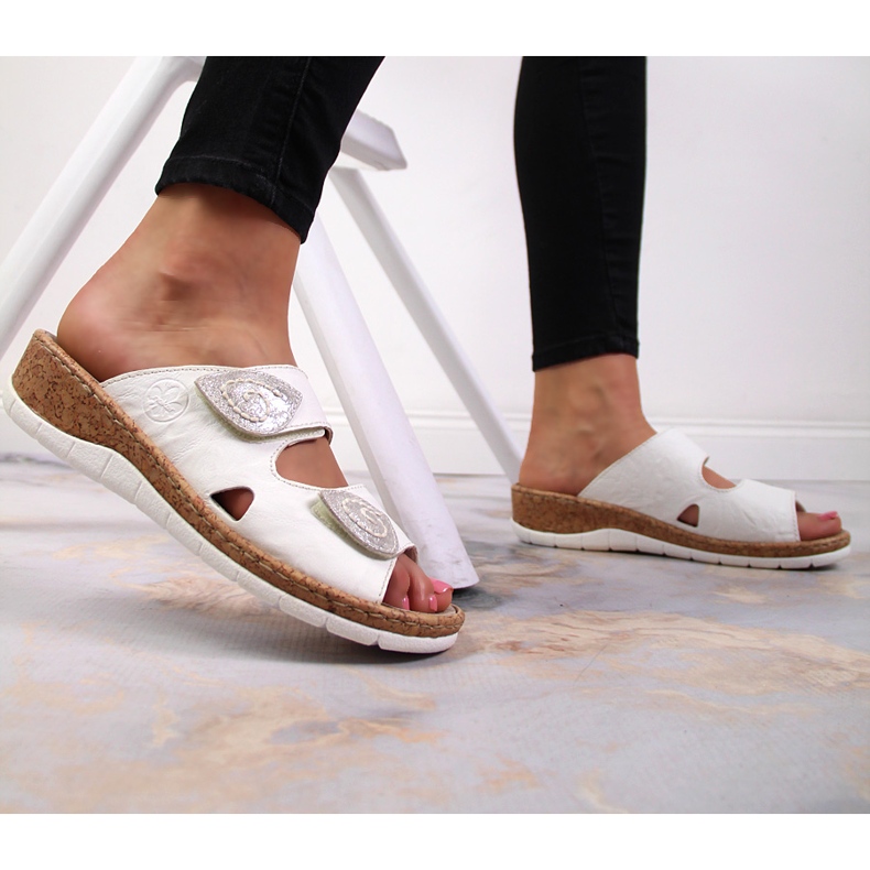 Papuci de damă din piele alb Rieker V7151-80 cu papuci velcro 2