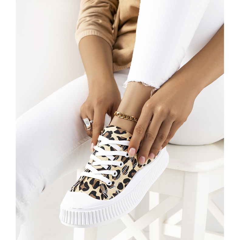 Tenisi bej pe platforma Chovka maro negru 1