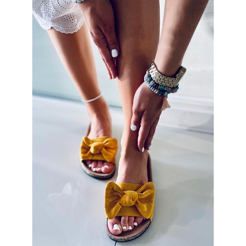 Kiara Papuci din plută galbenă 2 Kiara Papuci din plută galbenă 2