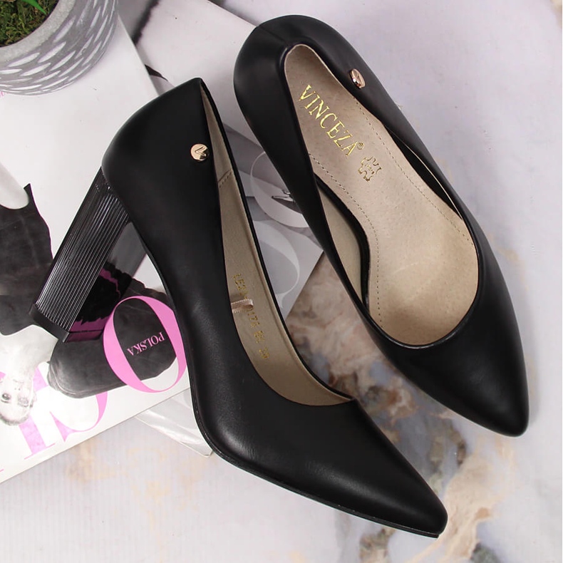 Pompe pe stâlpul negru Vinceza 2 Pompe pe stâlpul negru Vinceza 2