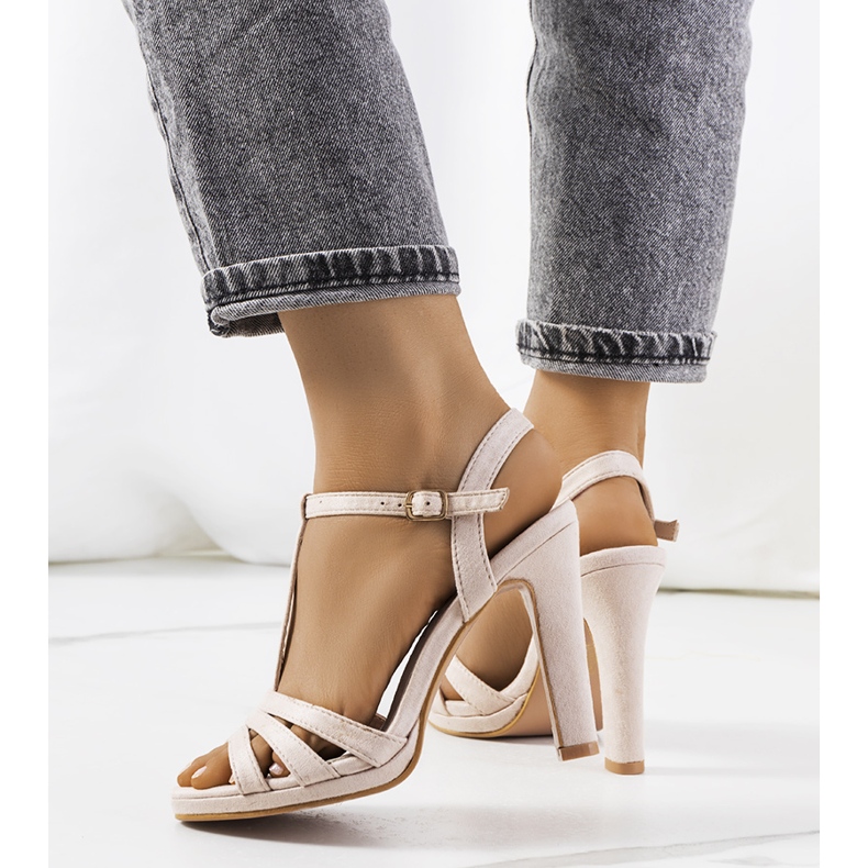 Sandale bej pe un stâlp Fossel 1