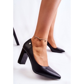 Vinceza Pompi De Piele Pe Un Bar In Larea Neagra Spitz negru 2