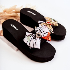 WJ1 Papuci cu pană din spumă Silana alb pentru femei multicolor 2 WJ1 Papuci cu pană din spumă Silana alb pentru femei multicolor 2